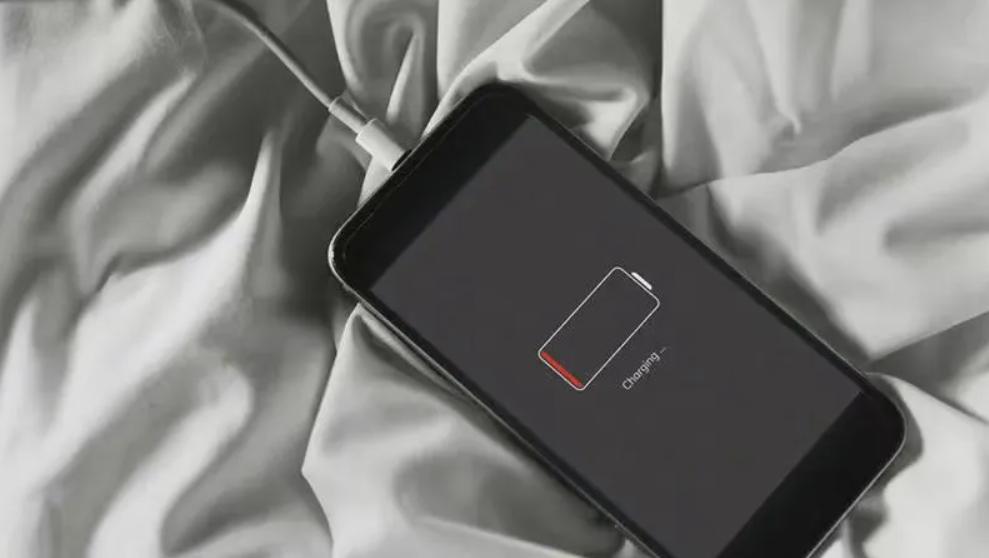 手机电池没电才充还是剩些电就充,手机电量没电再充好不好