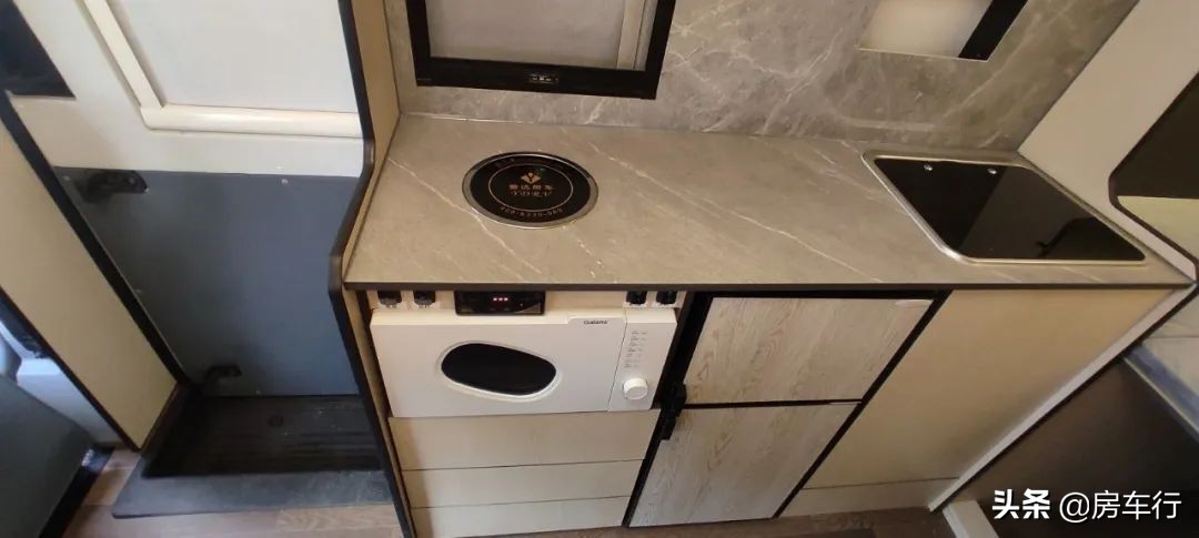 舜宇房车大通v90b型长轴高顶房车,飞翔最新大通v90b型房车短轴中顶