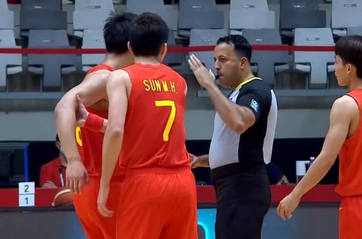 中国男篮再胜日本队赵睿超远三分,赵睿缺席广东输了几场比赛