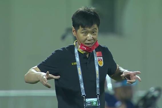 中国男足2比0被翻盘,中国男足战平沙特庆祝动作