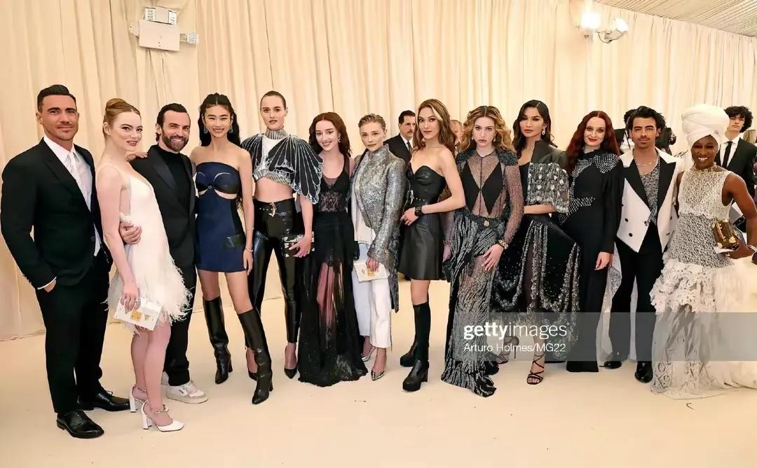 谷爱凌2019穿抹胸裙,谷爱凌穿白色长裙