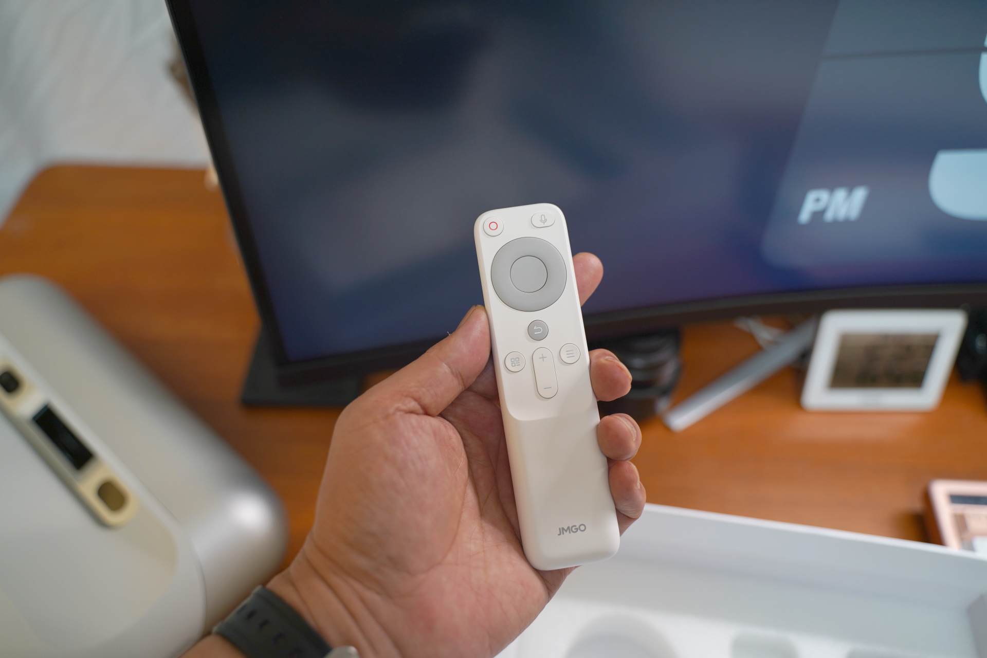 家里没空间怎么放投影仪,坚果智慧墙o1pro超短焦投影仪家用