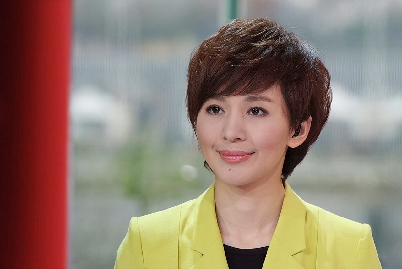 欧阳夏丹主持新闻联播康辉,陪伴欧阳夏丹