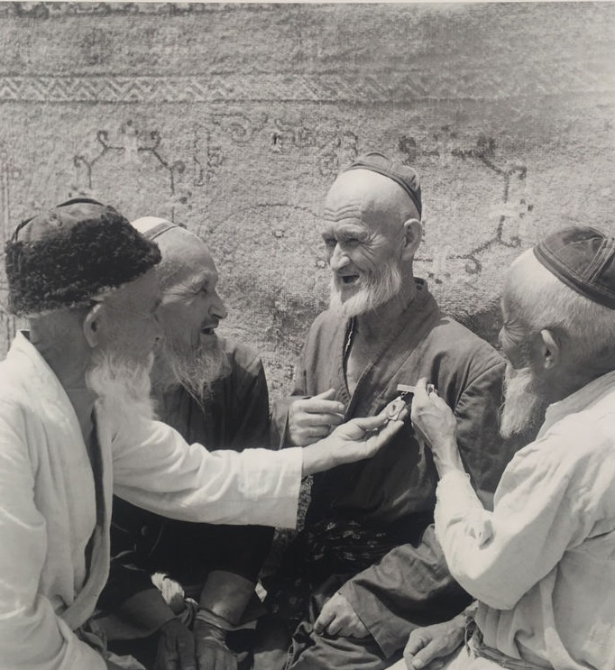 73岁高龄的库尔班：带百斤馕，骑毛驴从*疆新**去见毛主席，结局如何