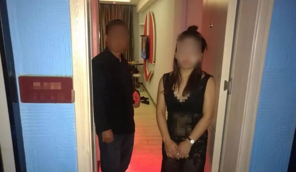 54岁男子与女子有染，女子哀求：我不敢了，请放过我