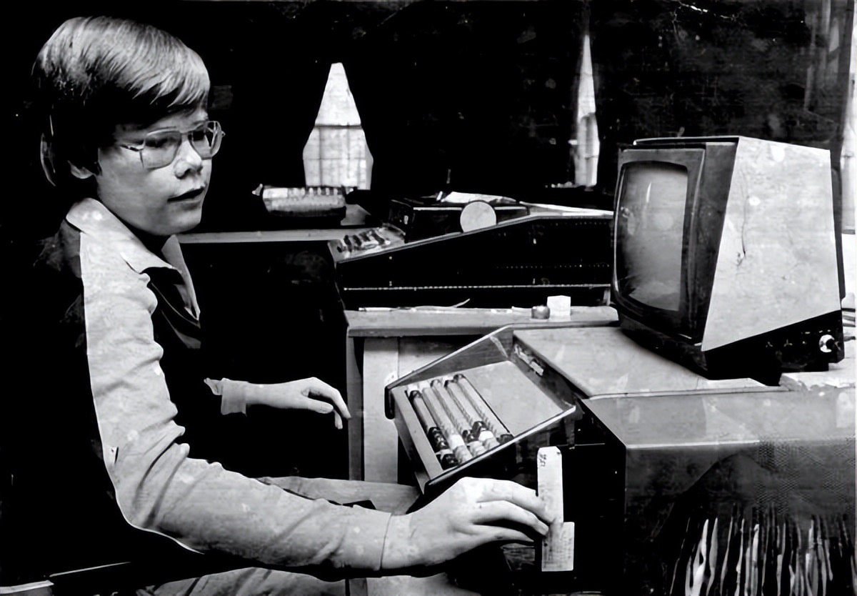 我的无线电之路从父母买电视超高频转换器、玩业余电台就已注定