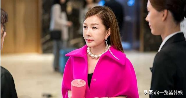 朴俊琴年轻时的照片,朴俊琴演出衣服品牌