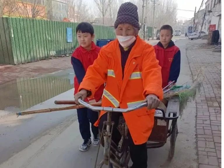 学雷锋，邢台市教育系统在行动