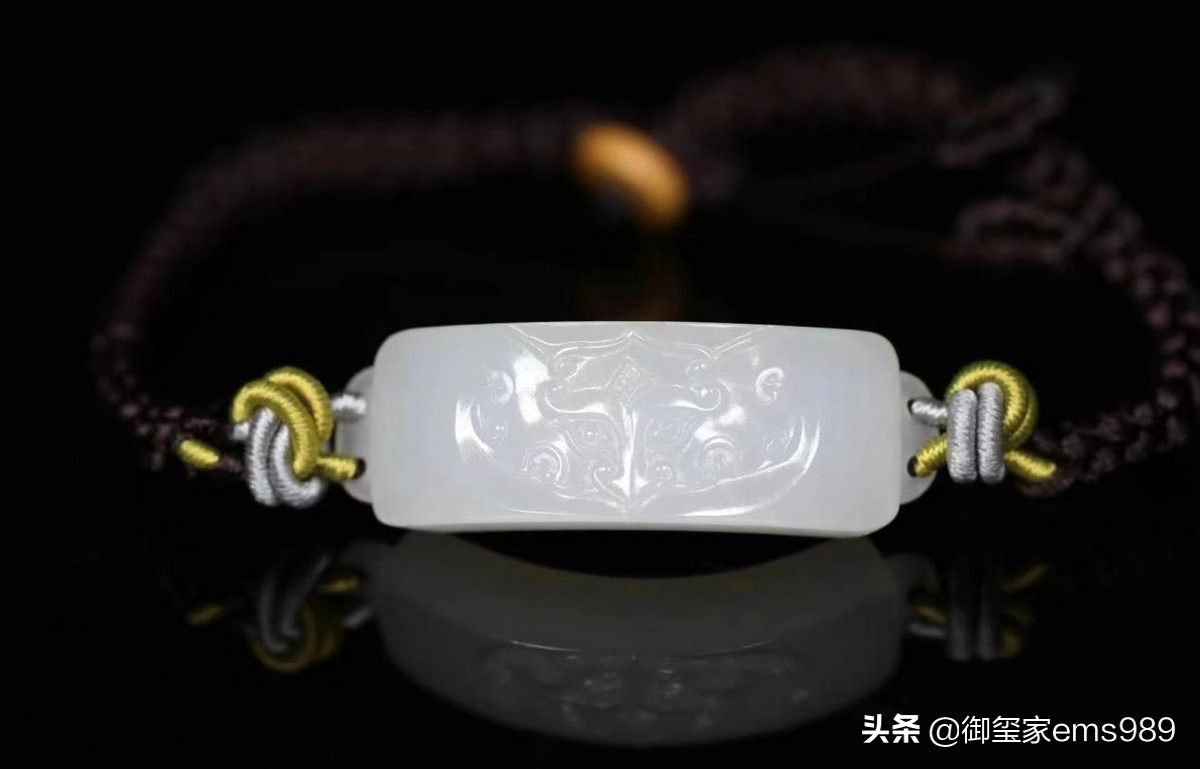 和田羊脂白玉真的不沾水吗,和田玉籽料不牛皮的值钱吗