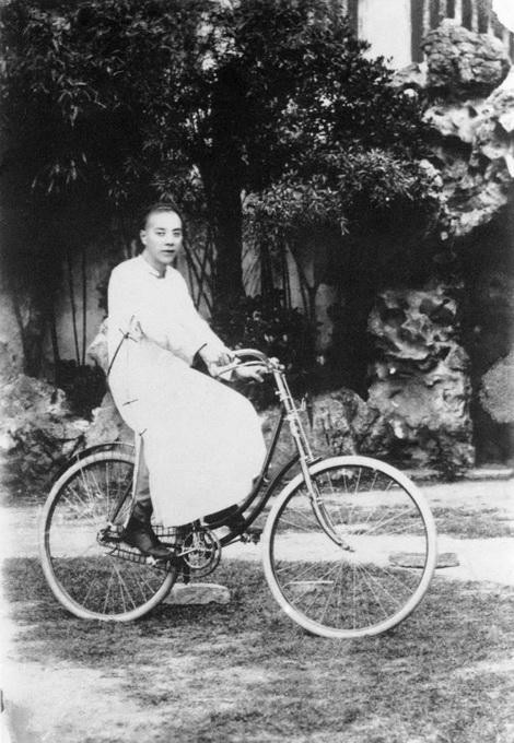 关于自行车的记忆：卖万斤粮只为买一辆永久，凤凰车堪比奔驰