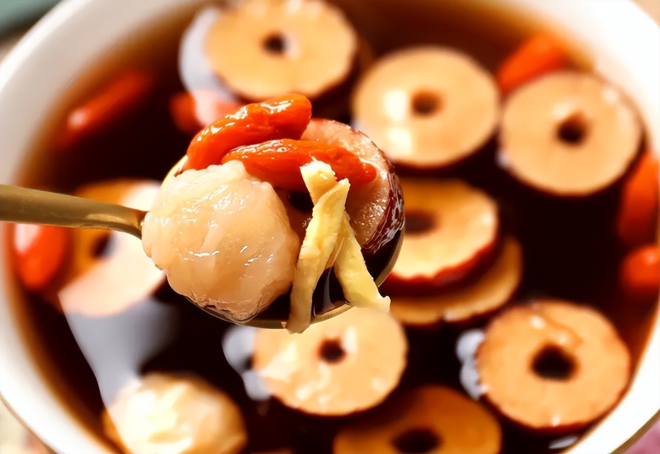 明天立秋，按照老习俗：“咬秋、晒秋、饮秋茶”，清爽迎秋接福运