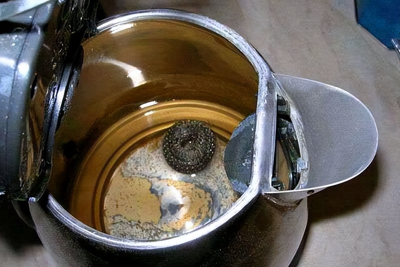 长期喝电热水壶烧的水有什么危害,喝电热水壶烧的水对身体危害多少