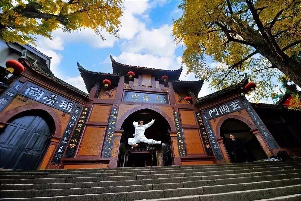 拜水都江堰问道青城山类似的话,拜水都江堰的拜水什么意思