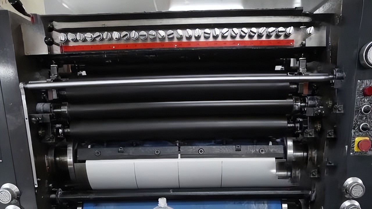 2019年广东下岗工人成吨买纸,引起警方怀疑，民警破门后大受震撼