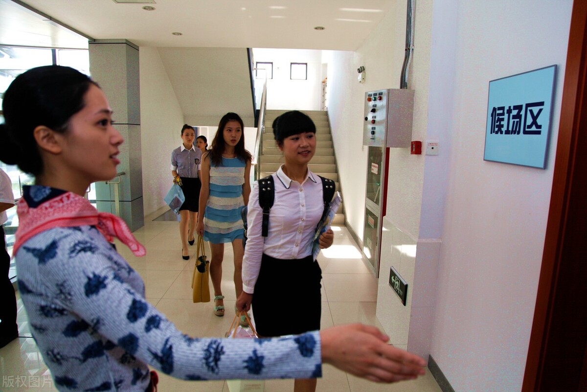 东航商务舱空姐颜值,东航空姐长得漂亮吗