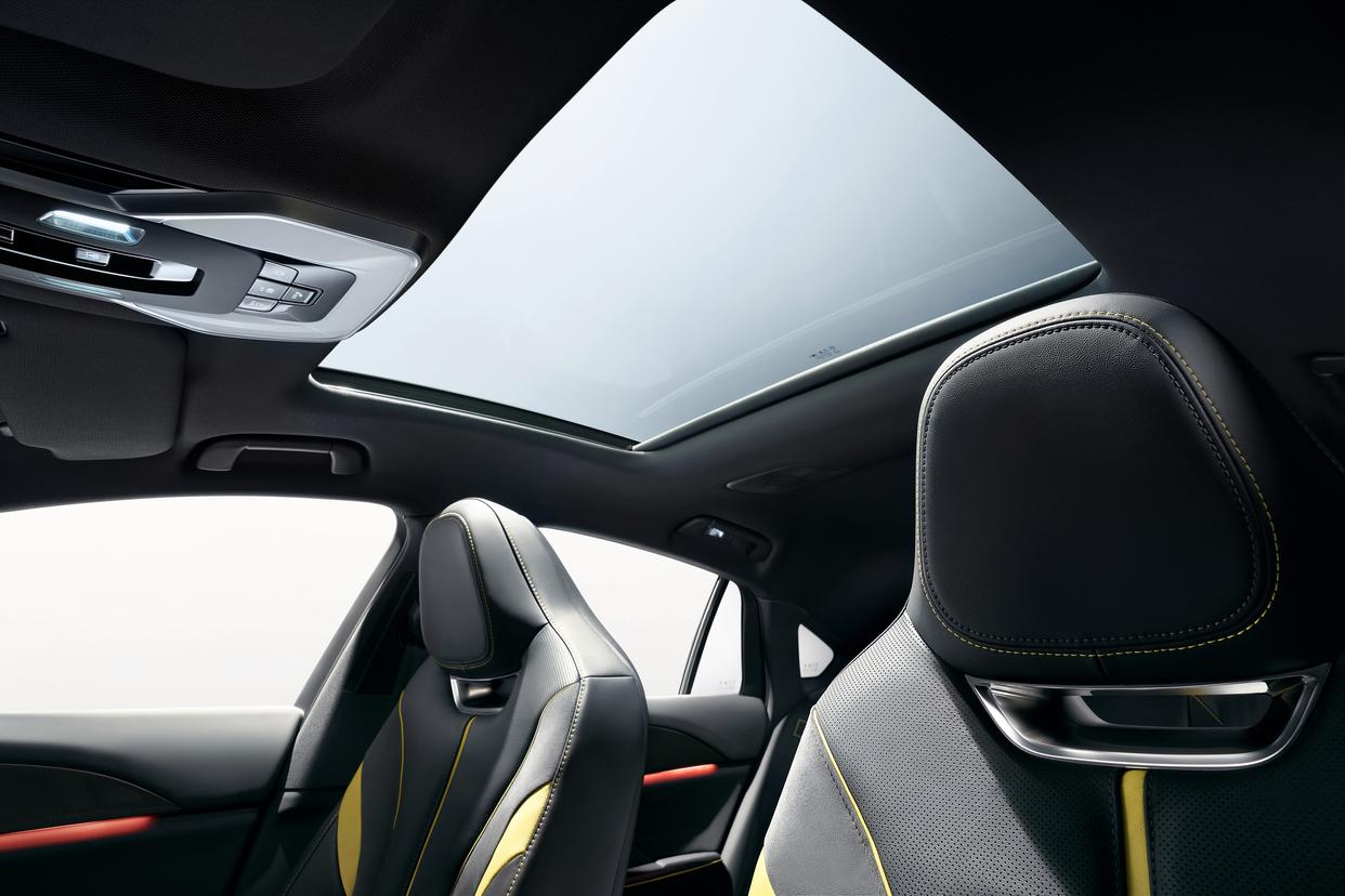 一场高速堵车，6小时才跑80公里！领悟电动汽车和燃油车的差距