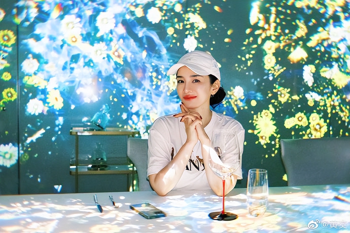 邓家佳分享新冠康复过程，反复发烧喉咙痛还鼻塞，是最难受的感冒