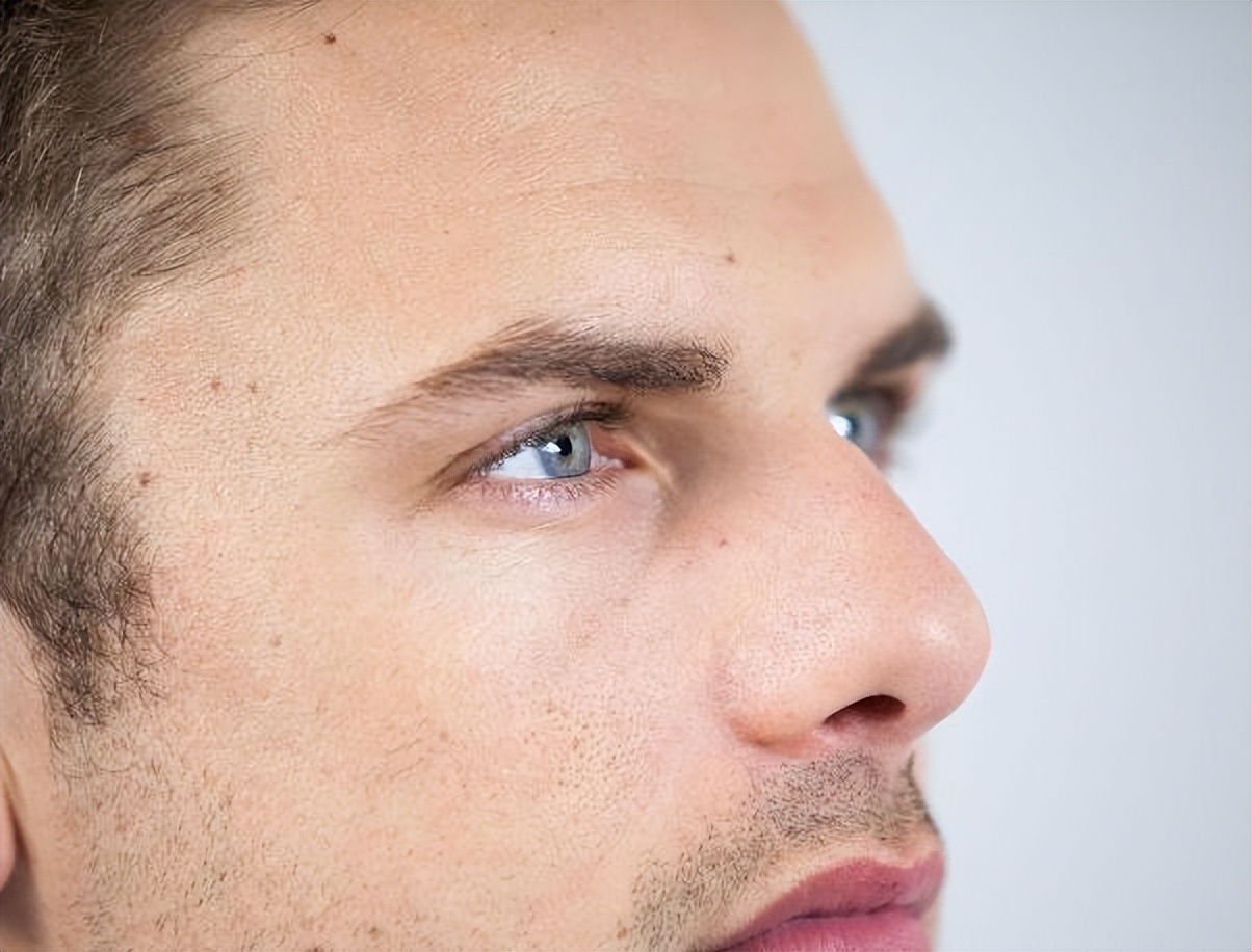 男人进入老年眉毛会变长吗,中老年眉毛变长意味着什么