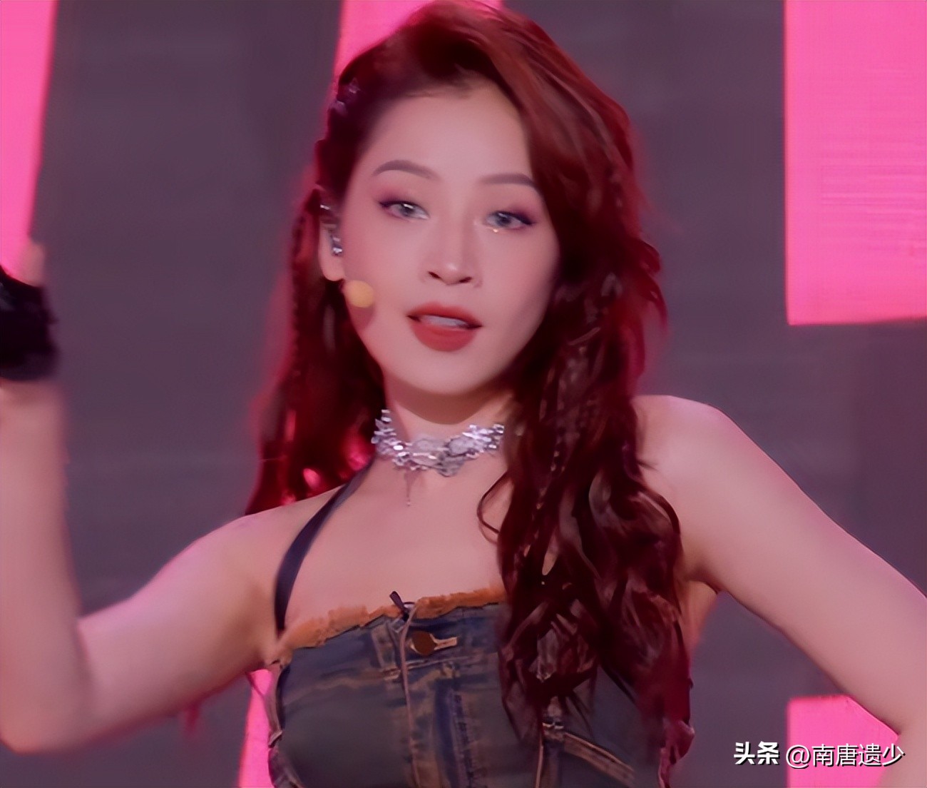 浪姐黄丽玲听谁的歌哭了,黄丽玲浪姐初舞台图片