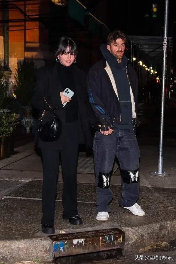 赛琳娜白西装,赛琳娜丝绒西装