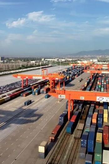 中亚专列开行让中国新能源汽车驶入出海“快轨”