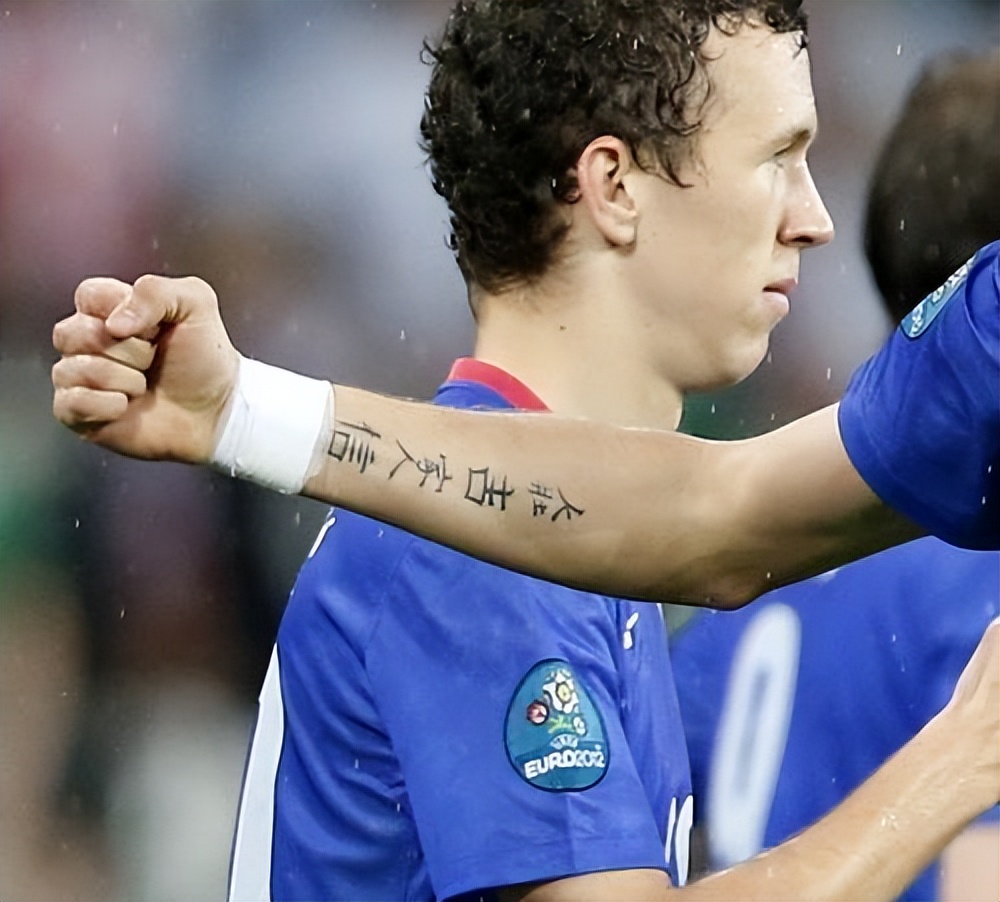 老外纹身汉字搞笑,外国人的奇葩汉字纹身