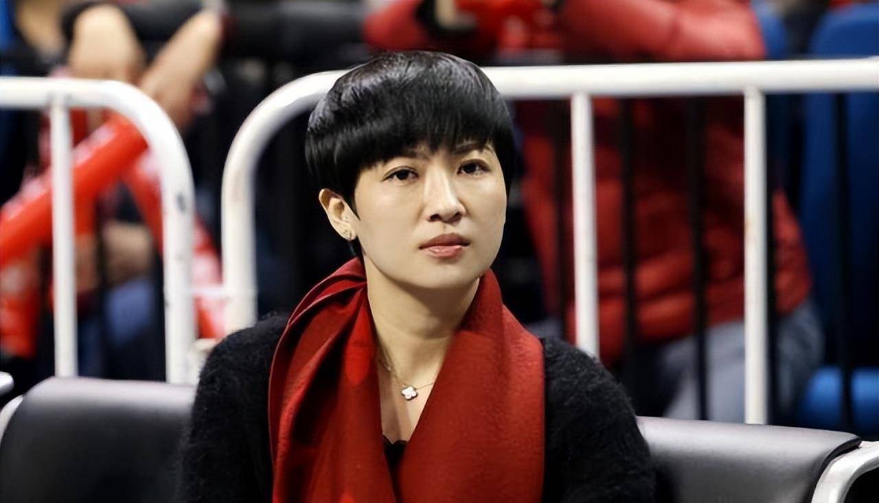 CBA四大美女老总首次合影，福建伍佰兰一枝独秀，力压同曦老板娘