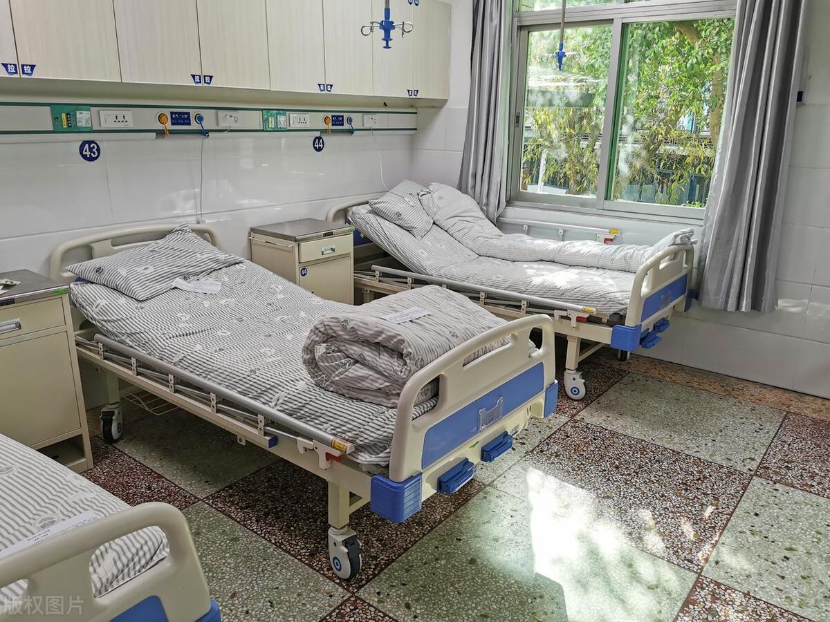 办公室小王与附近医院的故事