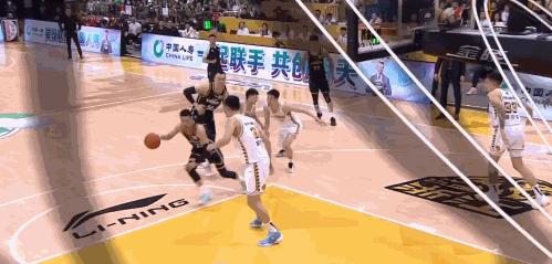 孙铭徽被亚当斯戏耍慢动作回放,孙铭徽采访谈暴脾气