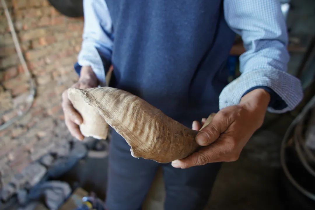 手工纯皮马鞭,农村手工制作鞭子