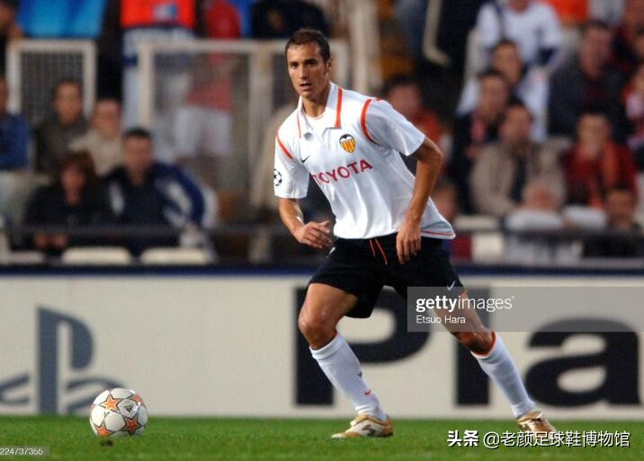 难道是卡尔美的错，被银河战舰坑惨的球员，为什么都穿joma球鞋