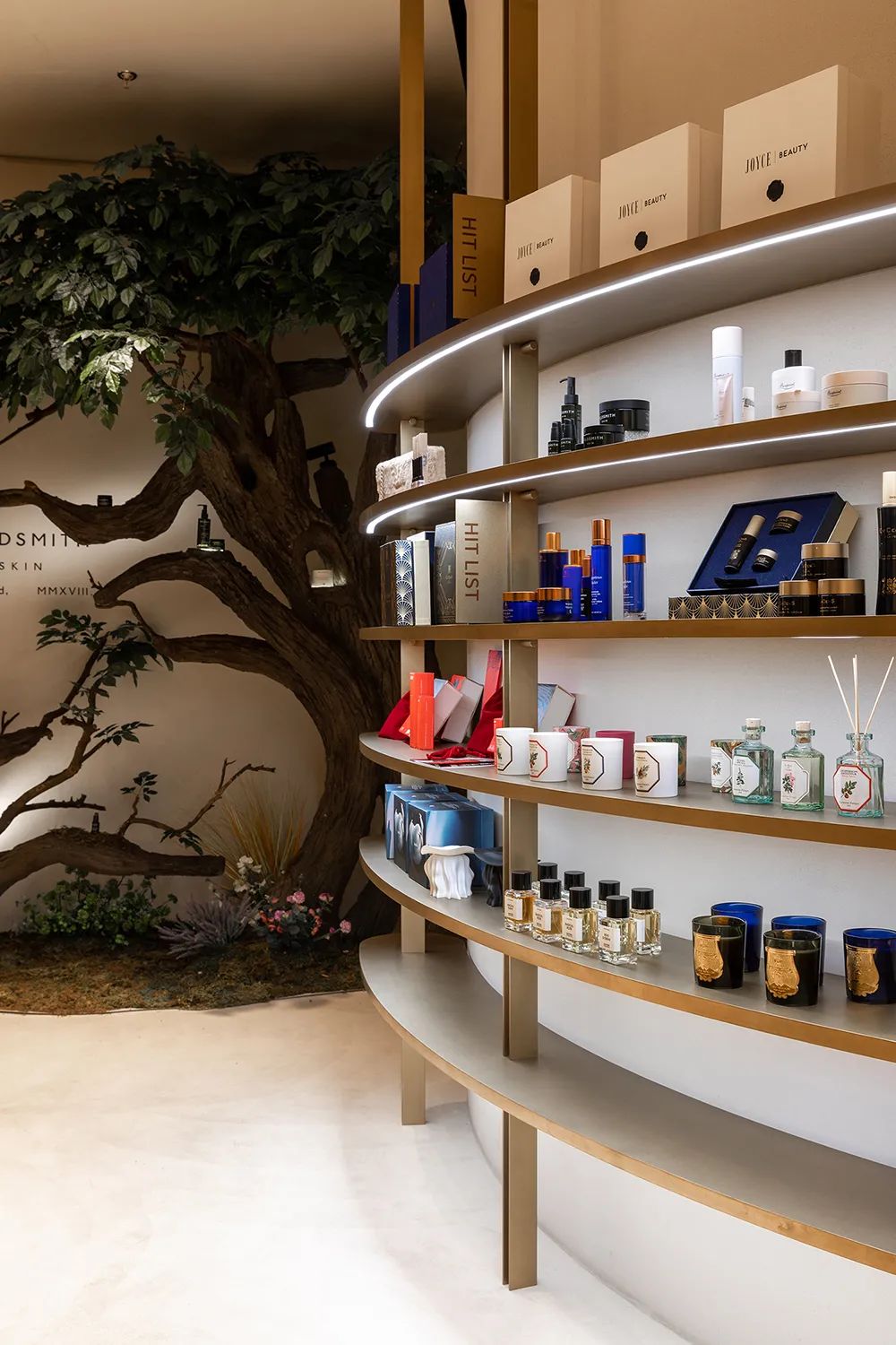 先锋派JOYCEBeauty：一代时尚女王和她的美妆伊甸园