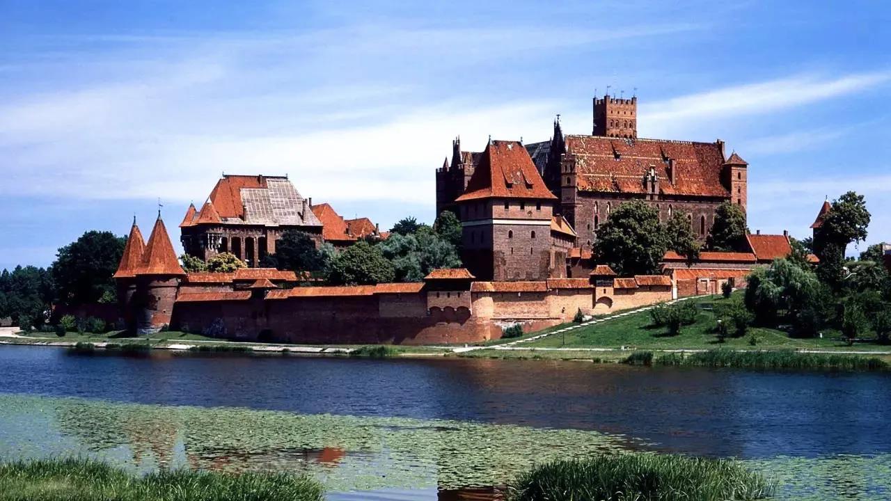 白俄罗斯风景迷人,美女是战略资源,矿用车世界第一,对我国免签