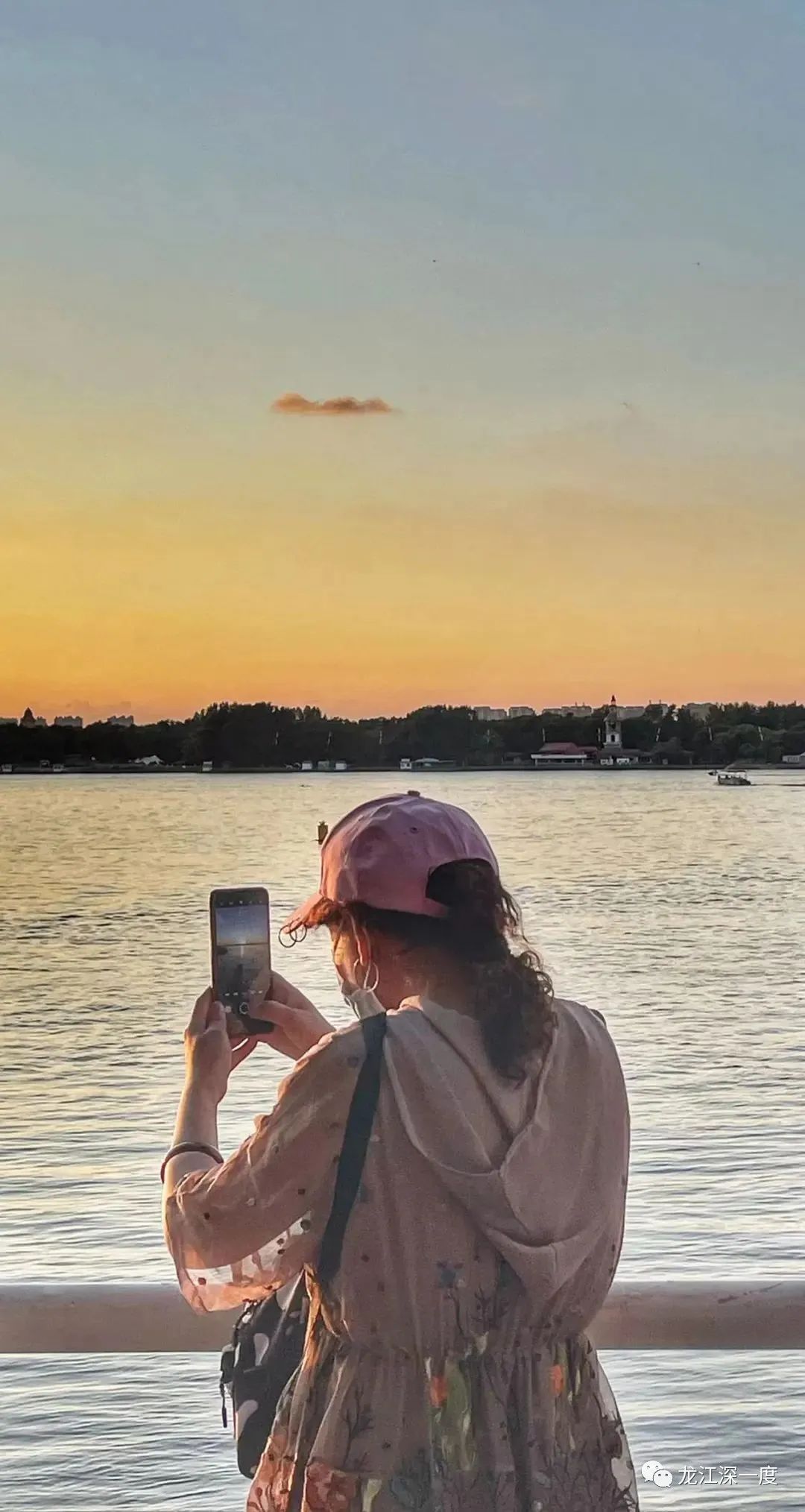 夜幕下哈尔滨美丽的松花江畔,夜幕下的哈尔滨松花江