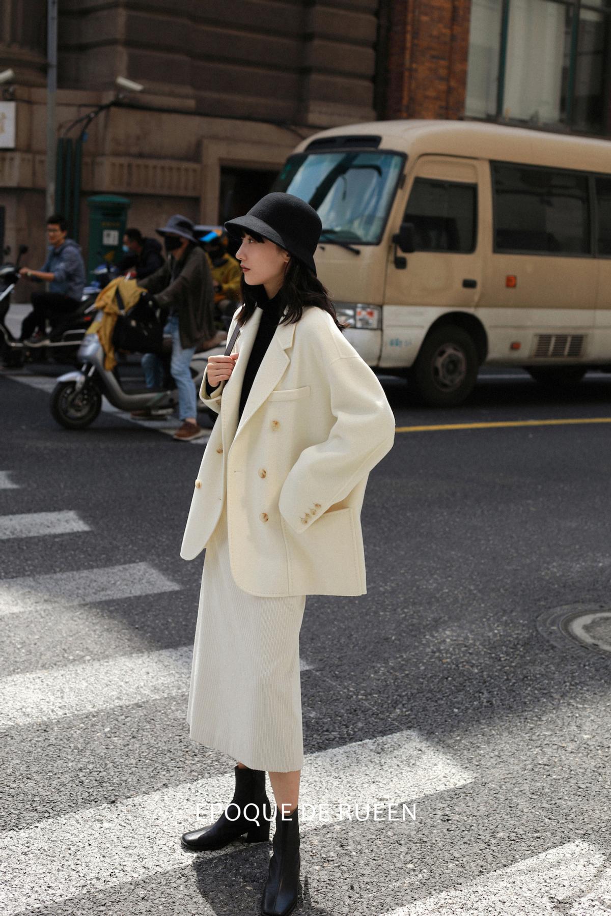 中长款直筒裙如何搭配,春季黑色直筒裙的穿搭方法