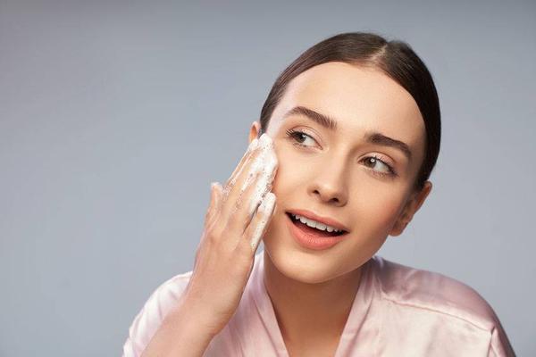 眼周有脂肪粒怎么消除,为什么眼周容易长脂肪粒