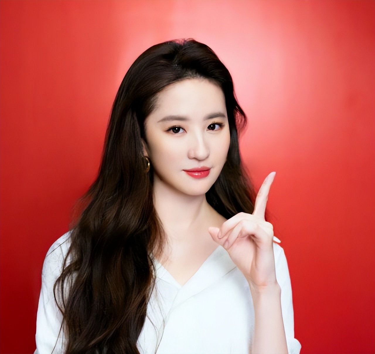 刘亦菲逛街被偶遇三里屯,网友偶遇刘亦菲买行李箱