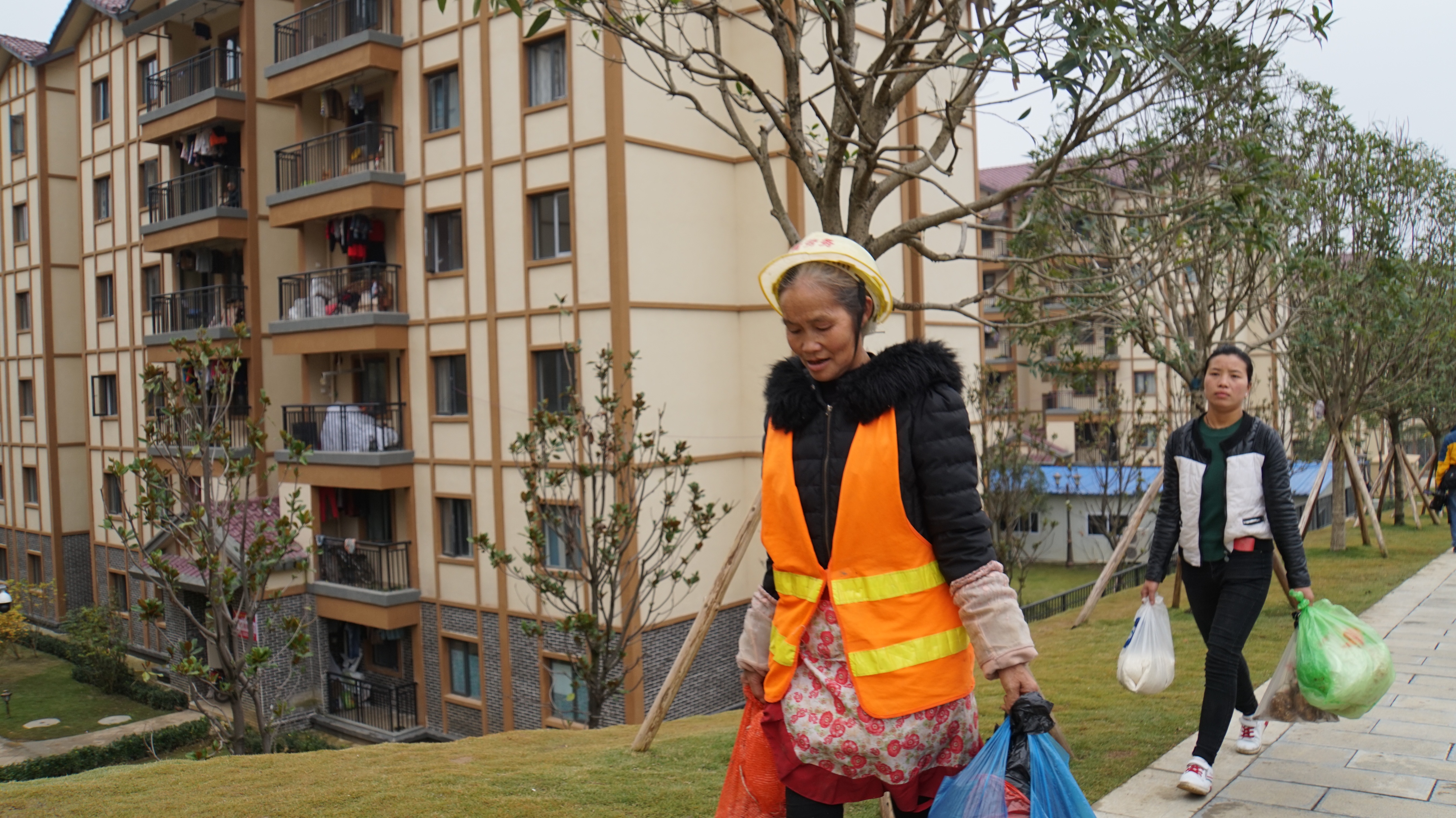起底贵州首“虎”周建琨:从“笔杆子”到“霸道虎”,罚站年长副市长,公鸡炖汤惹大怒,被曝以扶贫项目谋私