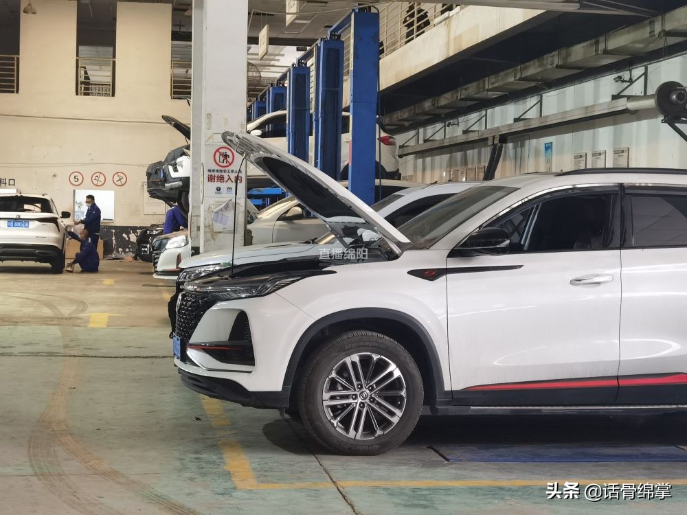 车主：换的新车门有泥、被人用过4S店：那是灰