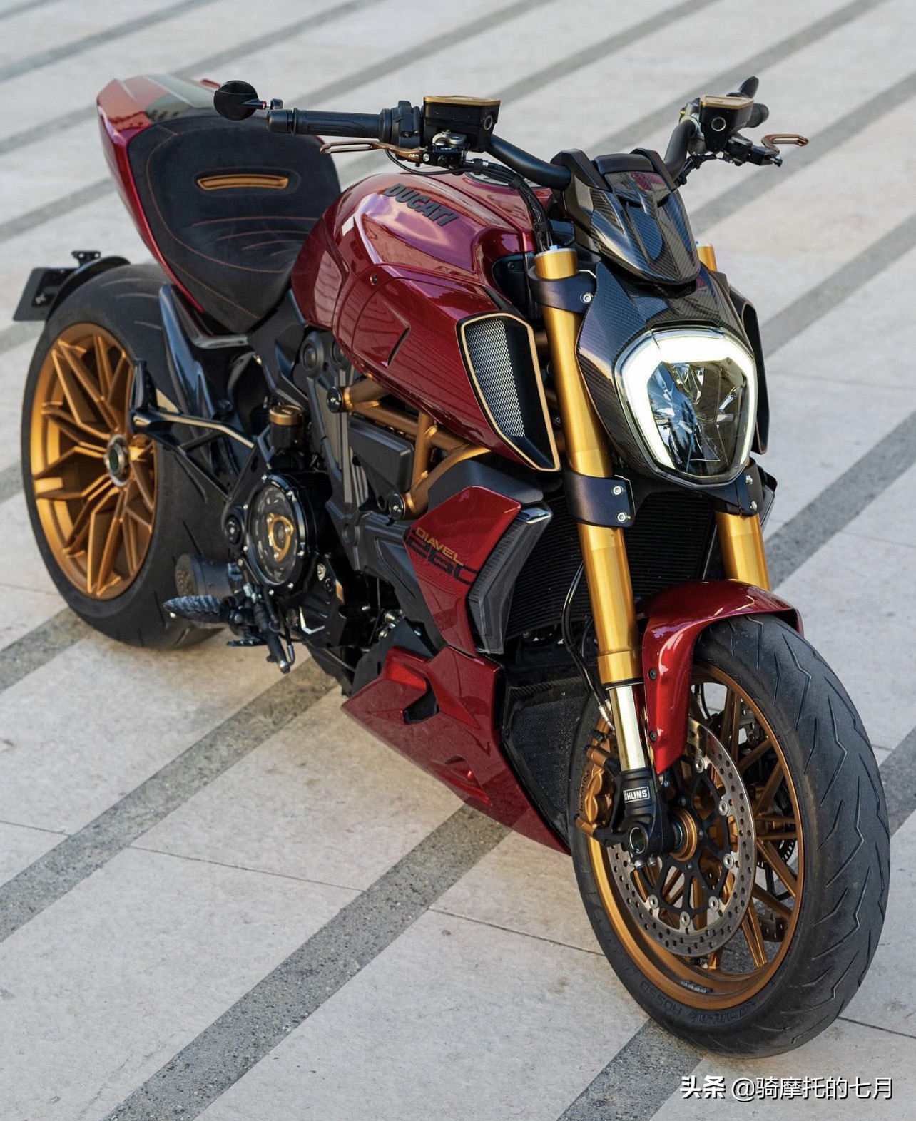 冬天骑杜卡迪是一种什么样的体验,路上偶遇杜卡迪红色大魔鬼