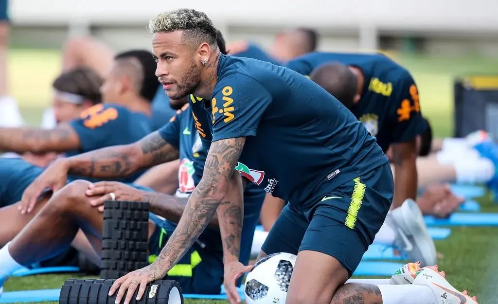 足球球星内马尔庆祝动作,内马尔健身训练