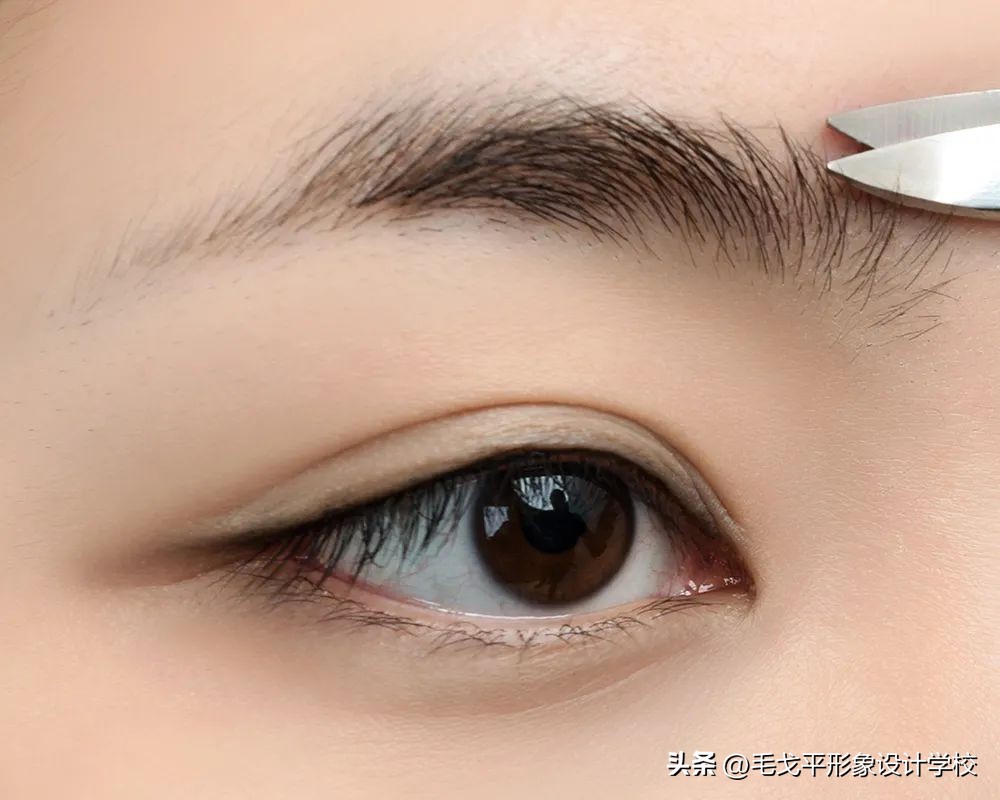 化妆教程日常妆方圆脸中式,新手学化妆手把手基础教程