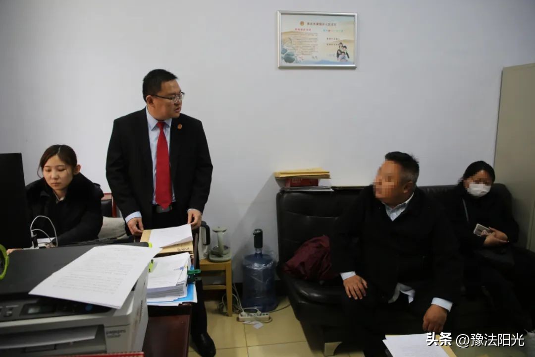 榜样力量履职尽责,法院榜样的力量短片