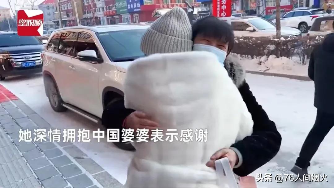 中国小伙在俄罗斯给洋媳妇买礼物,中国女婿带中国礼物回俄罗斯