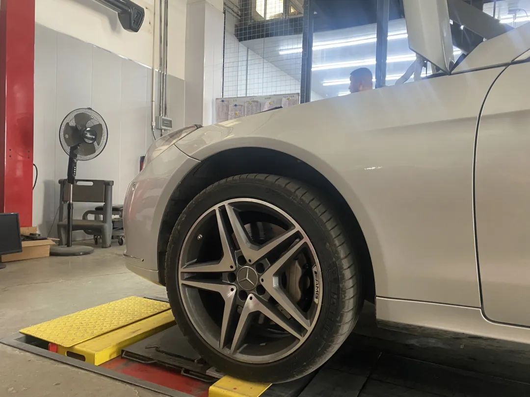 搞了辆“破烂不堪”的老款轿跑，进厂重造大翻新，满血复活变新车