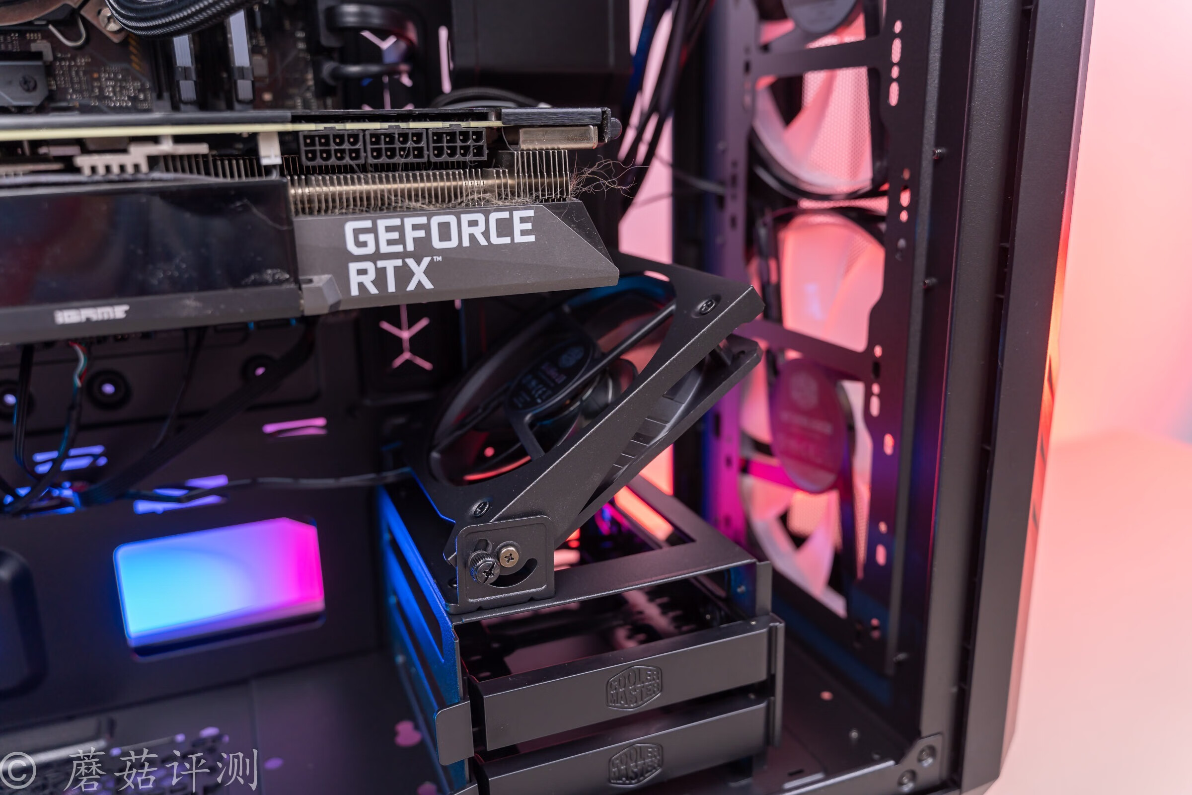 连续多日的高温，让朋友家的主机燥热难耐、更换机箱散热后获新生