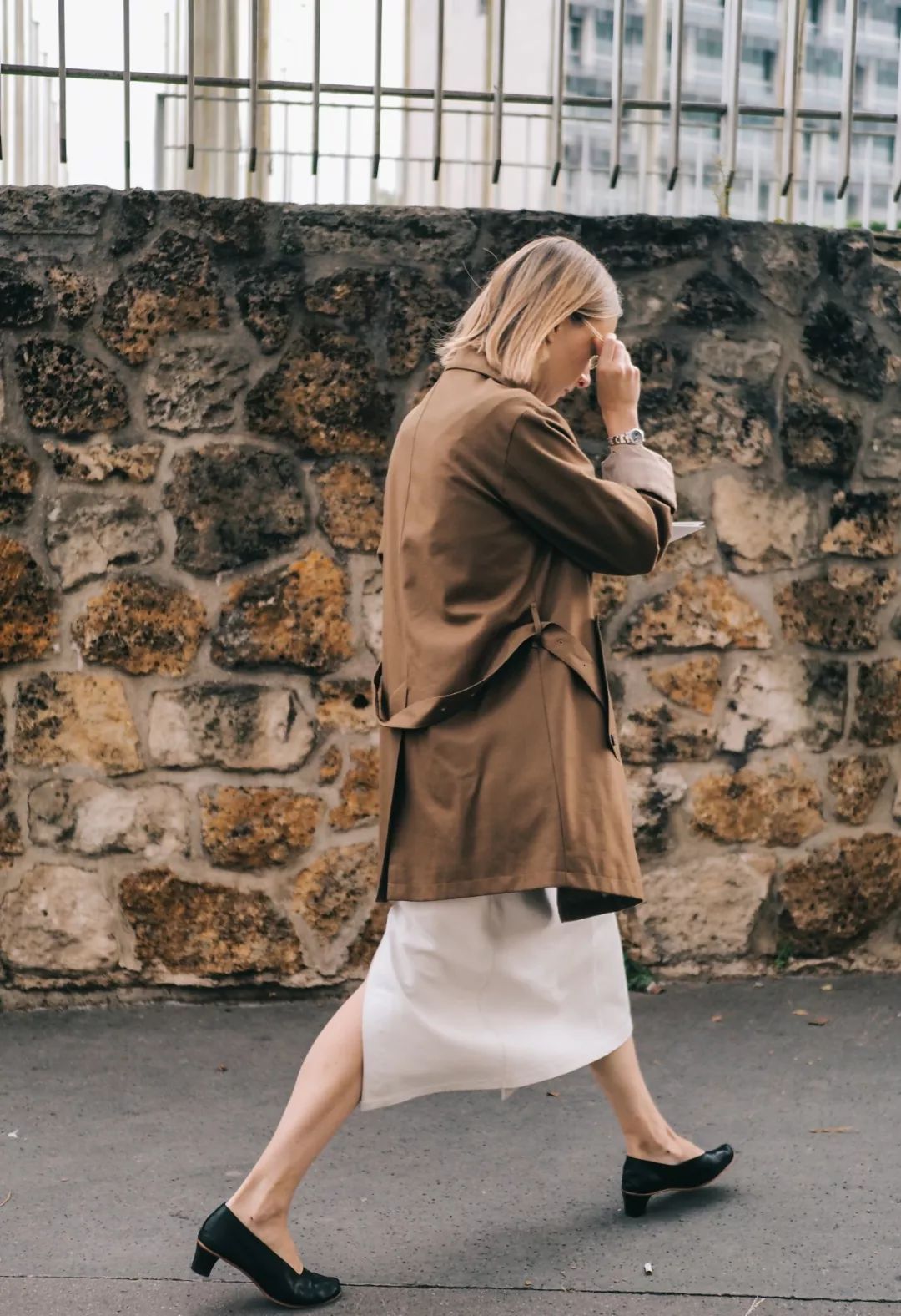 奶奶鞋和老爹鞋哪个好搭配 (奶奶鞋怎么搭配好看最新款)