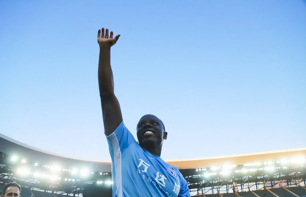 穆谢奎：打篮球出身的大连人队史第一射手，35岁还在中超名列前茅