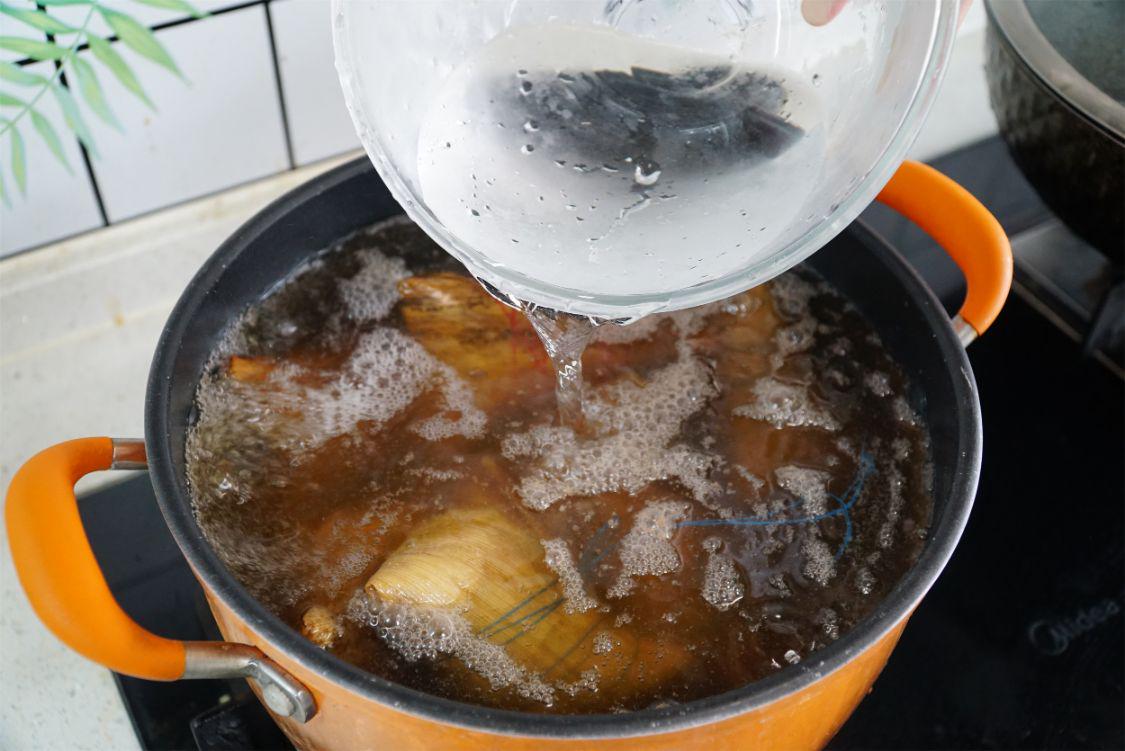 煮粽子怎么不糊锅底,煮粽子放鸡蛋怎么不裂