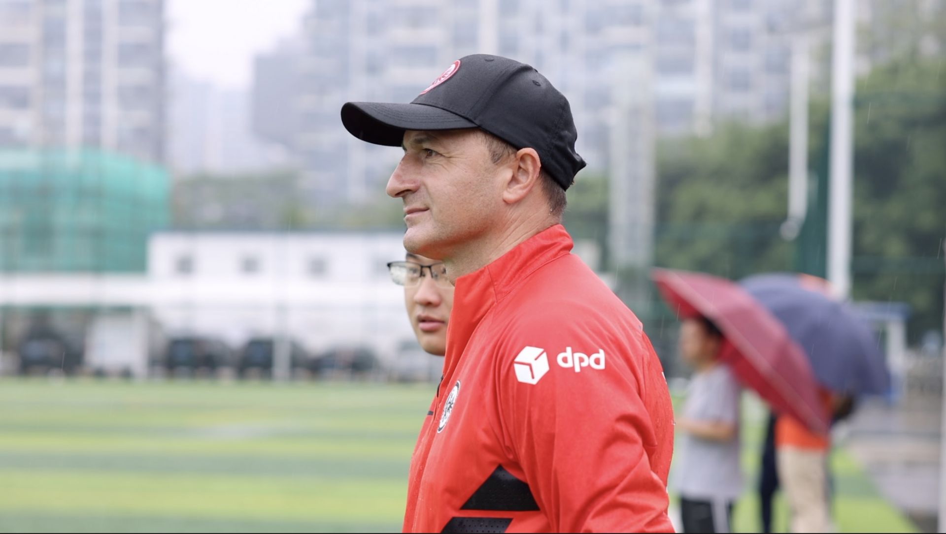 深圳大梅沙海滨公园海边救人,大梅沙景区救人